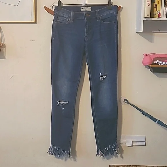 Free People mid-rise distressed frayed ankle jeans, size 25. - Picture 7 of 13